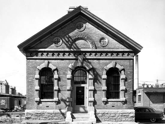 Historic black-and-white photograph of Ottawa's former City Registry Office